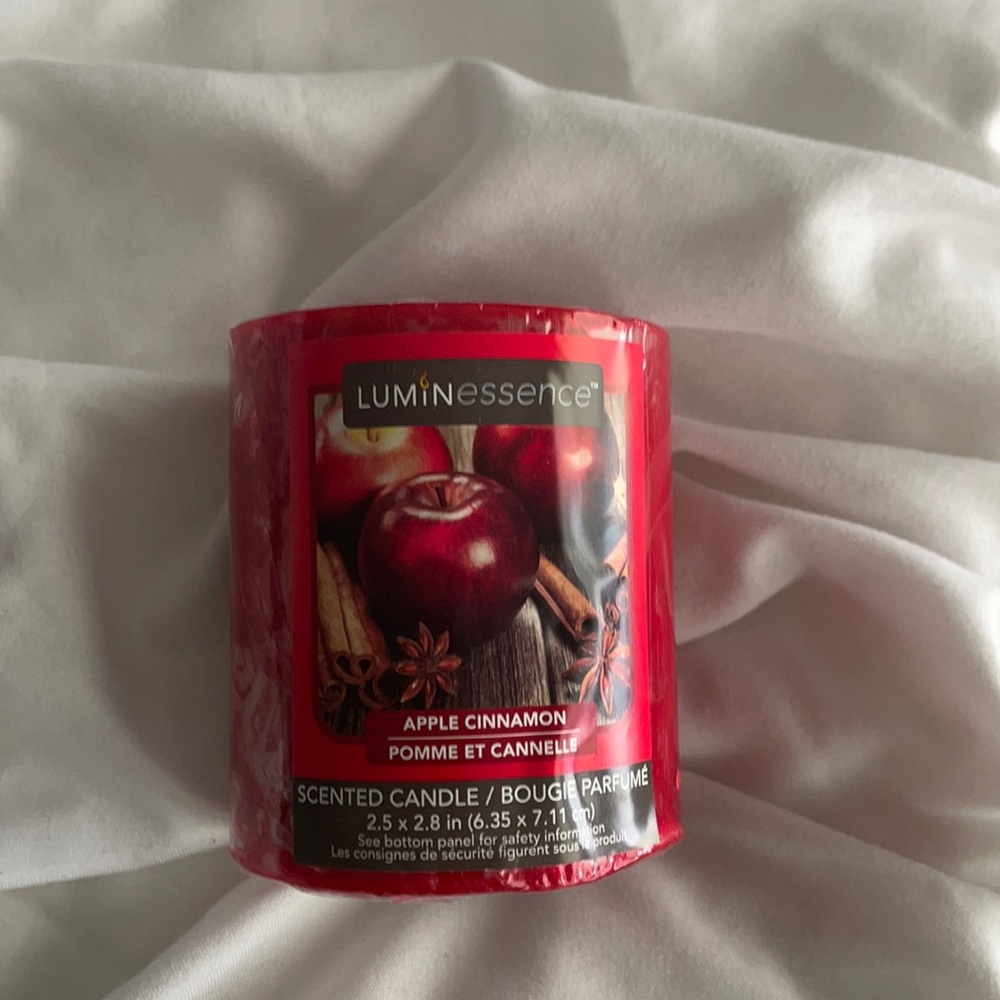 This is the Lumin Essence apple cinnamon candle